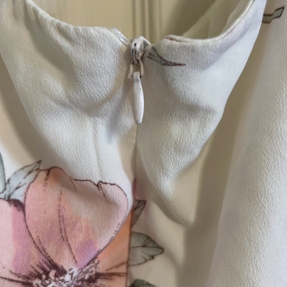 Love & Piece short sleeve dress for women with built in lining. Size L - Picture 6 of 7